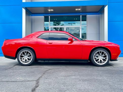 Used 2023 Dodge Challenger SXT image 3