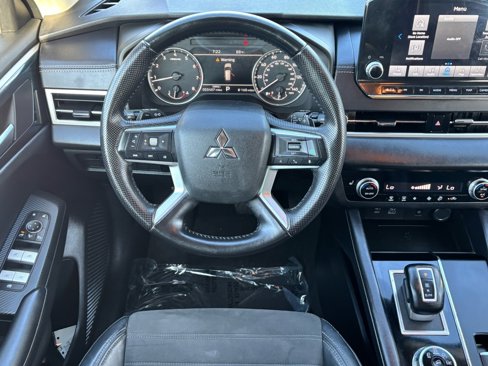 Used 2023 Mitsubishi Outlander SE image 15