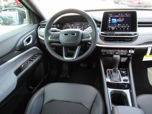 New 2025 Jeep Compass Latitude w/ Mopar Graphics Package image 13