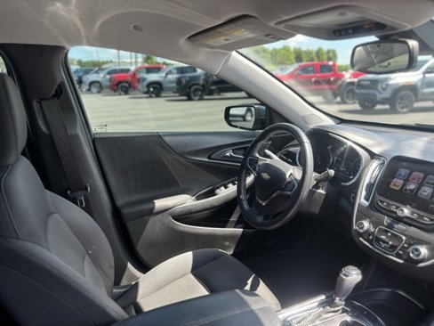 Used 2017 Chevrolet Malibu LT image 13