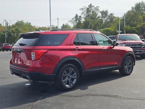 Certified 2022 Ford Explorer XLT w/ Equipment Group 202A image 3