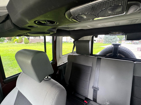Used 2010 Jeep Wrangler Unlimited Sahara w/ Mopar Chrome Edition Group image 22