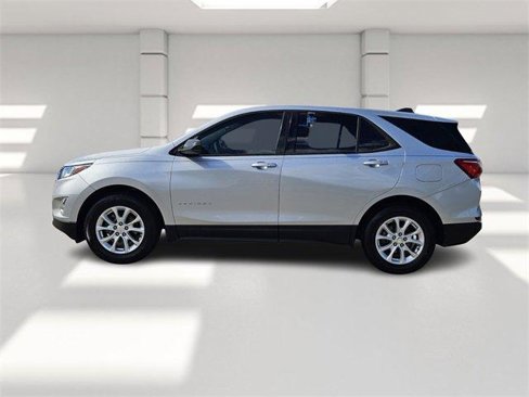 Used 2018 Chevrolet Equinox LS image 2