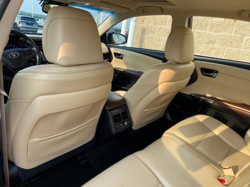 Used 2016 Toyota Avalon Limited image 10