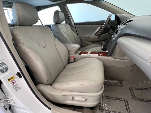 Used 2011 Toyota Camry XLE image 12