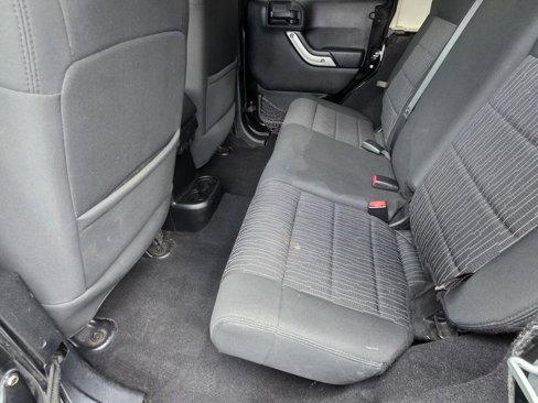 Used 2012 Jeep Wrangler Unlimited Sahara image 8