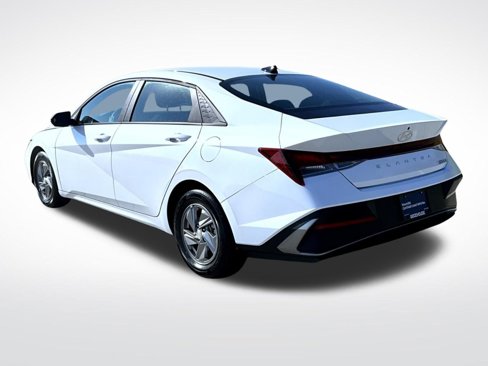 Certified 2025 Hyundai Elantra SE image 6