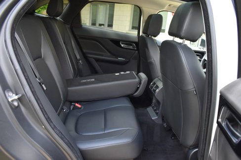Used 2018 Jaguar F-PACE Premium image 41