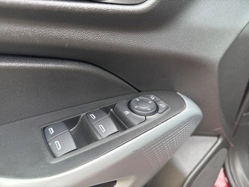 Used 2025 Chevrolet Trax LS w/ LS Convenience Package image 12