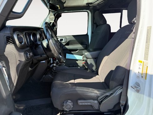Used 2019 Jeep Wrangler Unlimited Sahara image 10