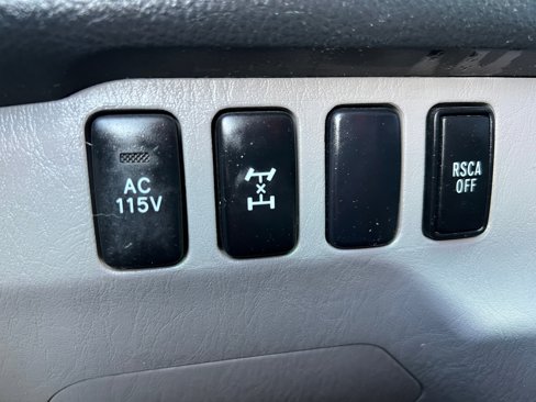 Used 2004 Toyota 4Runner Limited image 29