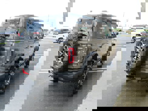 New 2025 Ford Bronco Badlands image 8