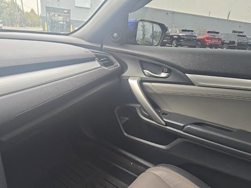 Used 2017 Honda Civic Touring image 18
