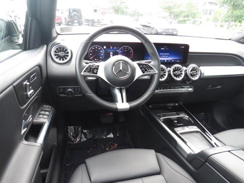 Used 2024 Mercedes-Benz GLB 250 4MATIC image 7