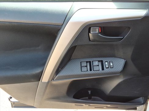 Used 2015 Toyota RAV4 LE image 9