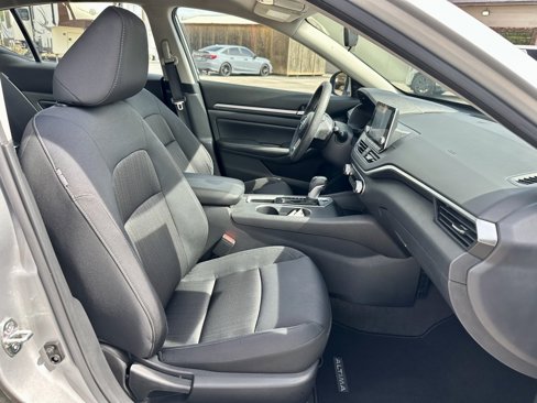 Used 2022 Nissan Altima 2.5 SV image 12