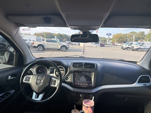 Used 2019 Dodge Journey SE image 9