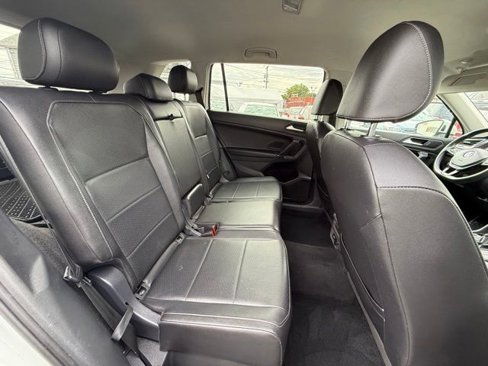 Used 2020 Volkswagen Tiguan SE image 26