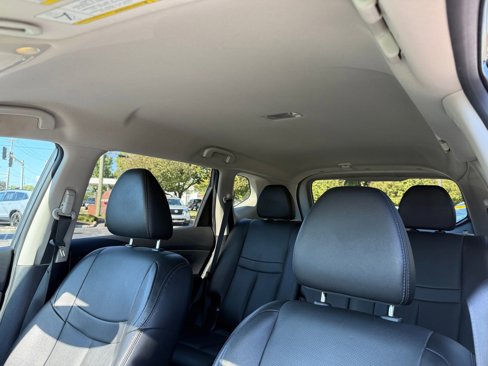 Used 2016 Nissan Rogue SL image 19