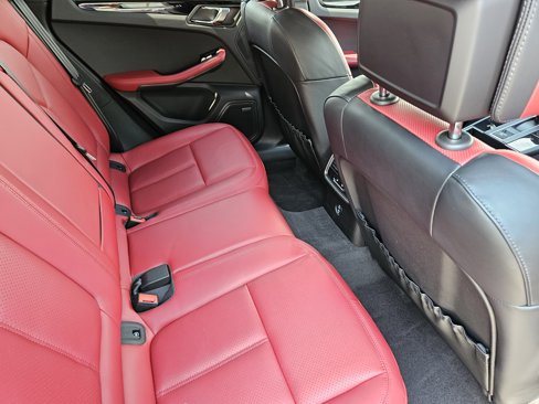 Used 2024 Porsche Macan image 39