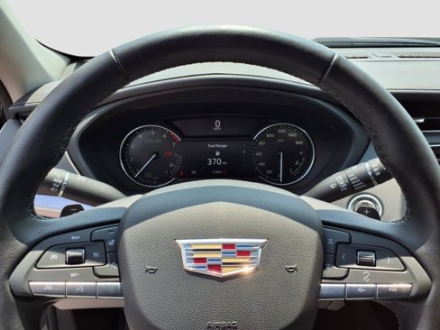 Used 2022 Cadillac XT4 Luxury w/ Cold Weather Package image 17