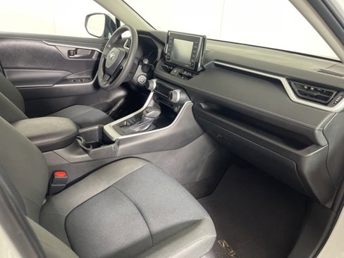 Used 2022 Toyota RAV4 LE image 13