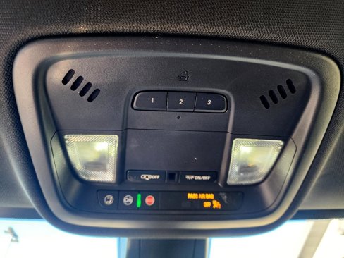 Used 2023 Chevrolet Traverse RS image 22
