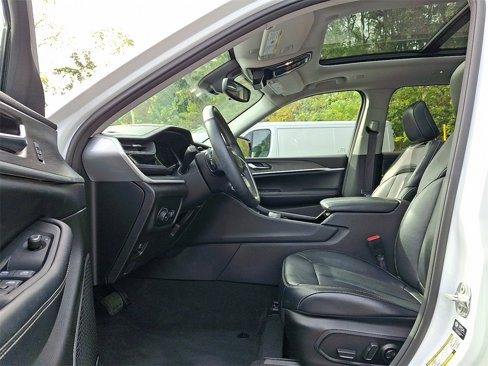Used 2022 Jeep Grand Cherokee Limited image 14