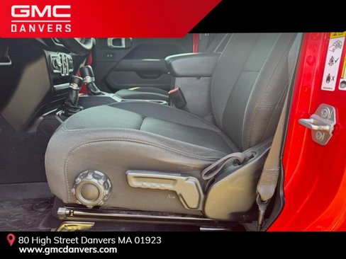 Used 2018 Jeep Wrangler Unlimited Sahara w/ Cold Weather Group image 12