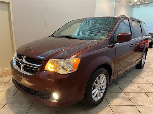 Used 2019 Dodge Grand Caravan SXT image 1