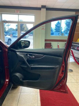 Used 2016 Nissan Rogue SV image 13