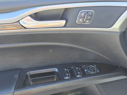 Used 2019 Ford Fusion SEL image 31