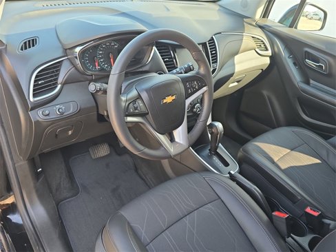 Certified 2022 Chevrolet Trax LT w/ Midnight Edition image 10