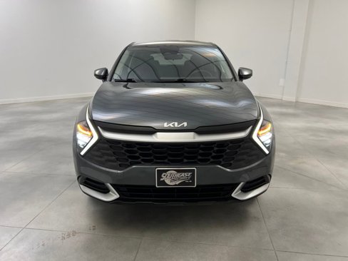 Used 2024 Kia Sportage LX image 2