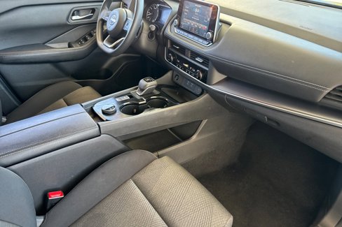 Used 2024 Nissan Rogue SV image 31