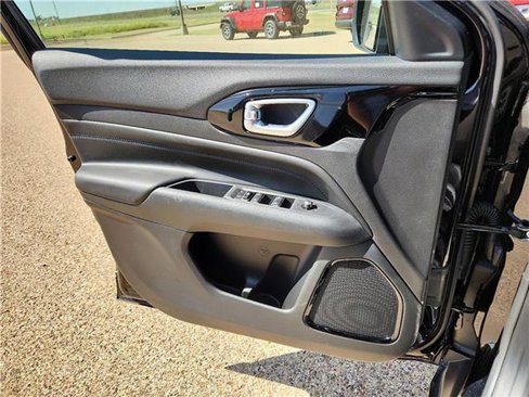 New 2025 Jeep Compass Latitude w/ Altitude Special Edition image 12
