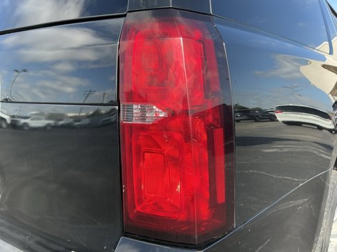 Used 2017 Chevrolet Suburban LT image 17