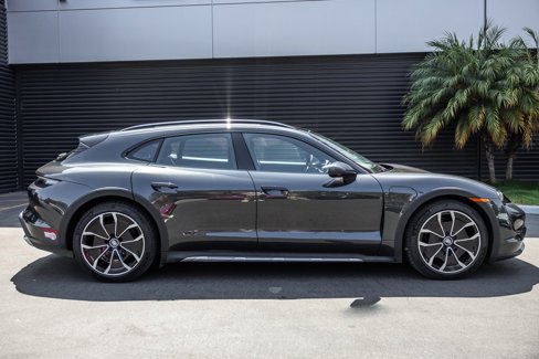 Certified 2022 Porsche Taycan 4 Cross Turismo image 9