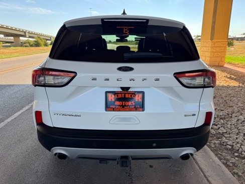 Used 2020 Ford Escape Titanium image 4
