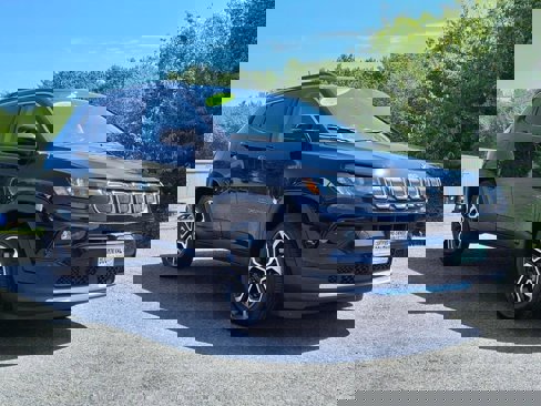 Used 2022 Jeep Compass Limited image 16