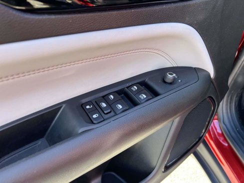 Used 2024 Jeep Compass Limited image 19