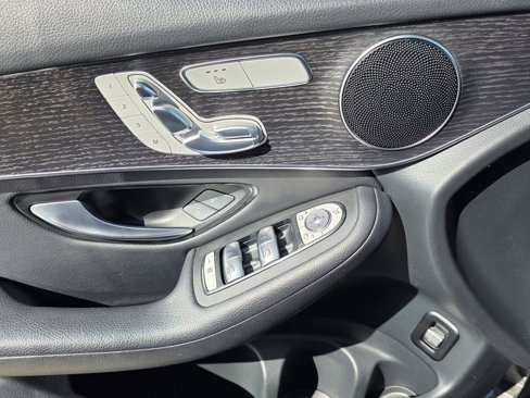 Used 2022 Mercedes-Benz GLC 300 4MATIC image 22