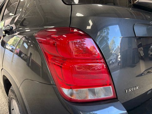 Used 2019 Chevrolet Trax LT w/ LT Convenience Package image 8