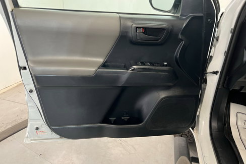 Used 2016 Toyota Tacoma SR image 15