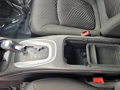 Used 2020 Dodge Journey SE image 19