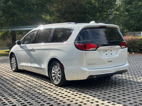 Used 2018 Chrysler Pacifica Touring-L image 7