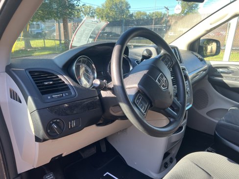 Used 2019 Dodge Grand Caravan SE w/ UConnect Hands-Free Group image 11