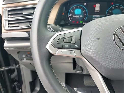 Used 2024 Volkswagen Atlas SE image 16
