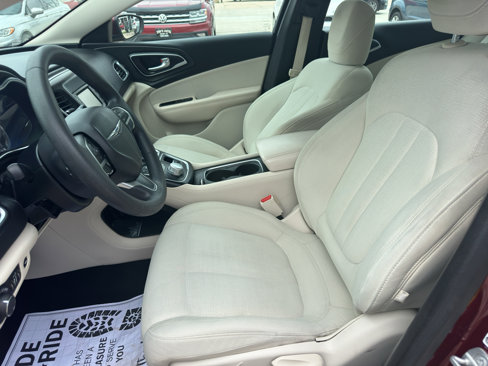 Used 2015 Chrysler 200 Limited image 9