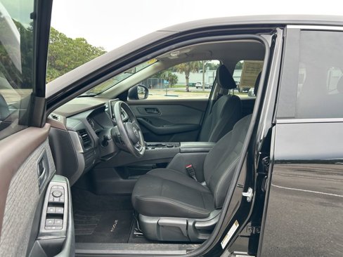 Used 2023 Nissan Rogue S image 9